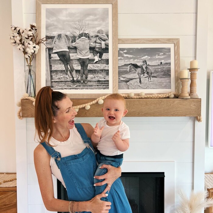 @rosiemaximer: Awwww I can’t even begin to tell you how much joy these framed photos from Level Frames bring me! Even when the kiddos are being tiny tyrants, I look at this silly face photo wall and suddenly short-term memory sets in 😜! So you could call it a gallery wall or my therapeutic wall ;)